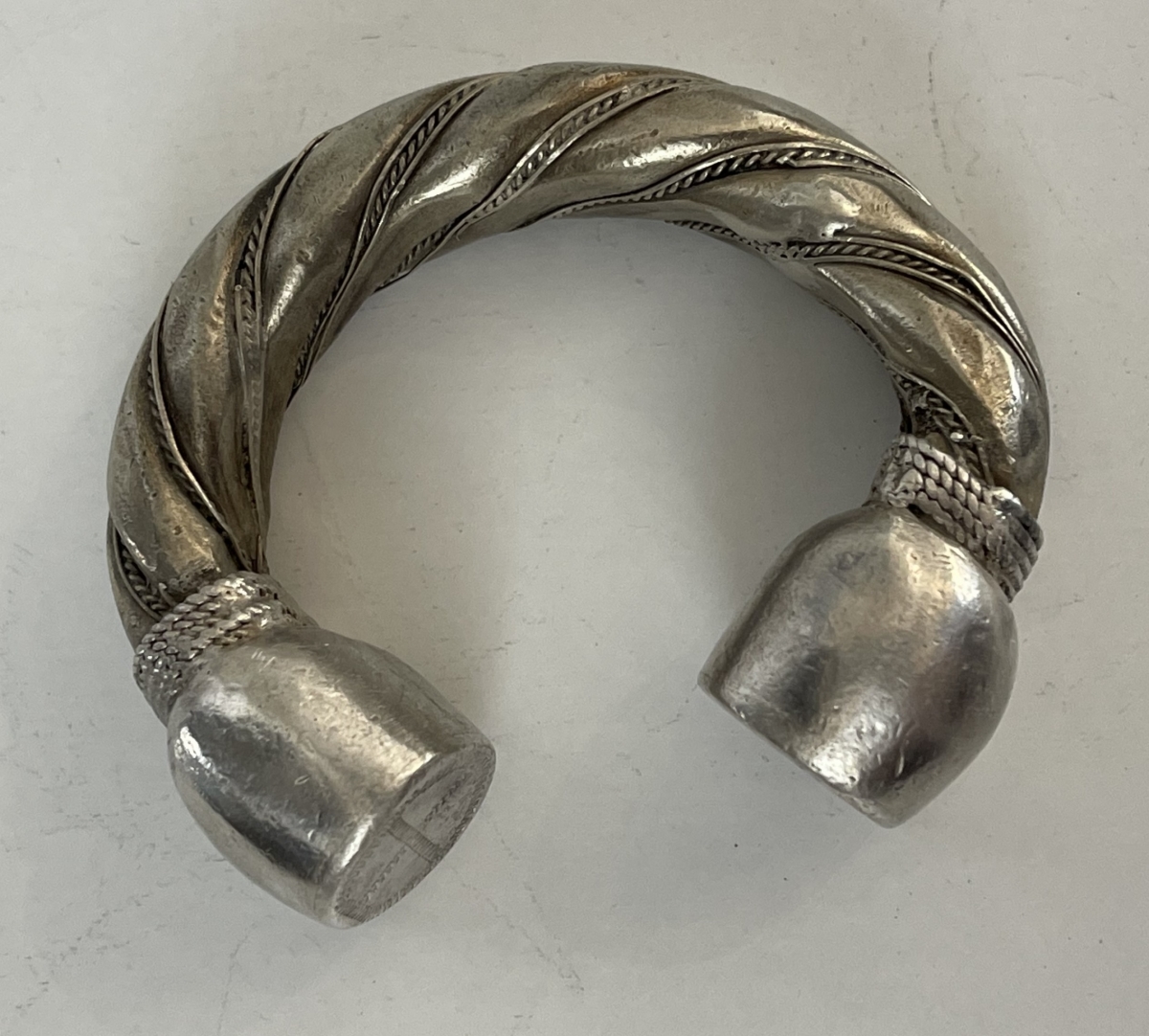 bracelet_torsade_ancien_arabie_saoudite_ou_yemen_196_grammes