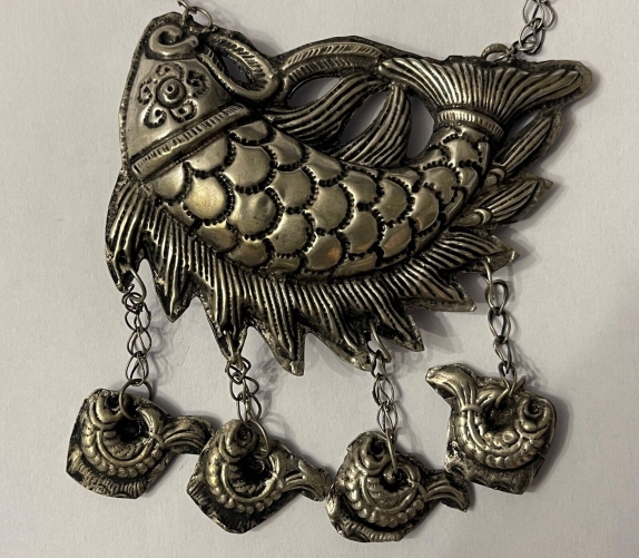 pendentif_grelot_chine_poisson_miao_xxe_symbole_feminin_de_fertilite