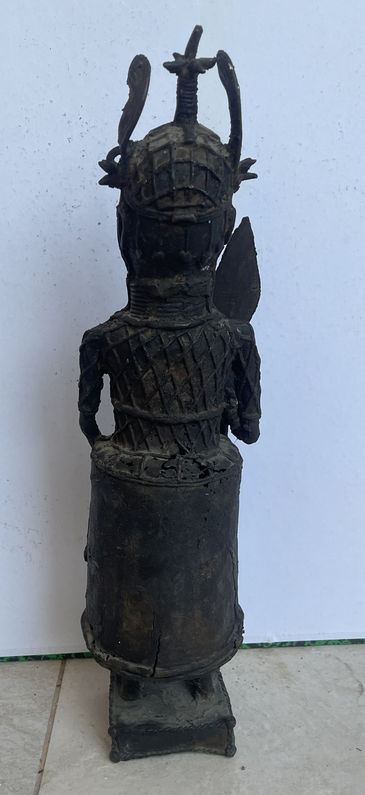 oba_en_tenue_de_guerre_benin_bronze_ife_49_cm
