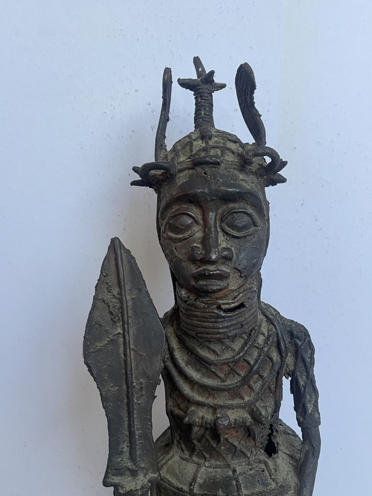 oba_en_tenue_de_guerre_benin_bronze_ife_49_cm