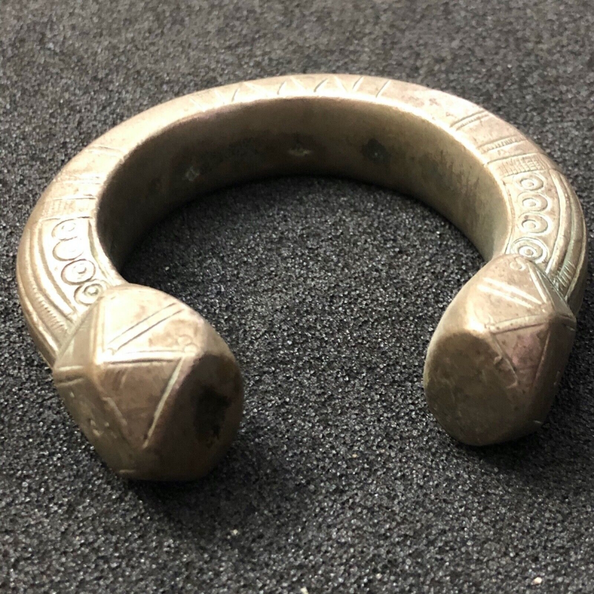 bracelet_ou_elkez_touareg_alliage_argent_et_bronze_niger_afrique_280_grammes
