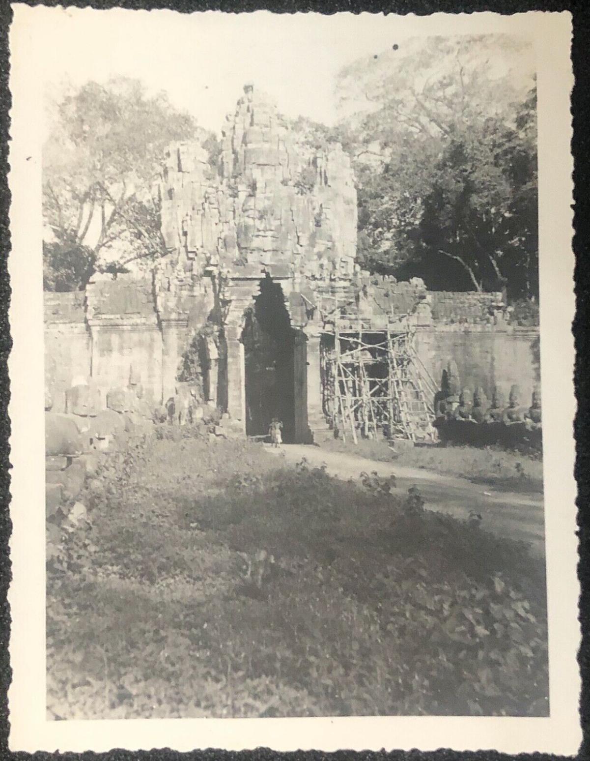 angkor_thom_entree_a_la_cite_vers_1950_tirage_argentique_cambodge