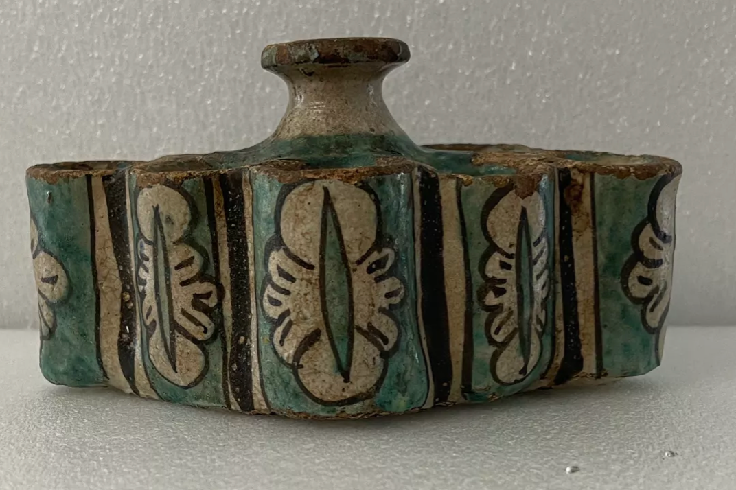 encrier_a_9_godets_denlumineur_xviii_debut_xix,_maroc_fes