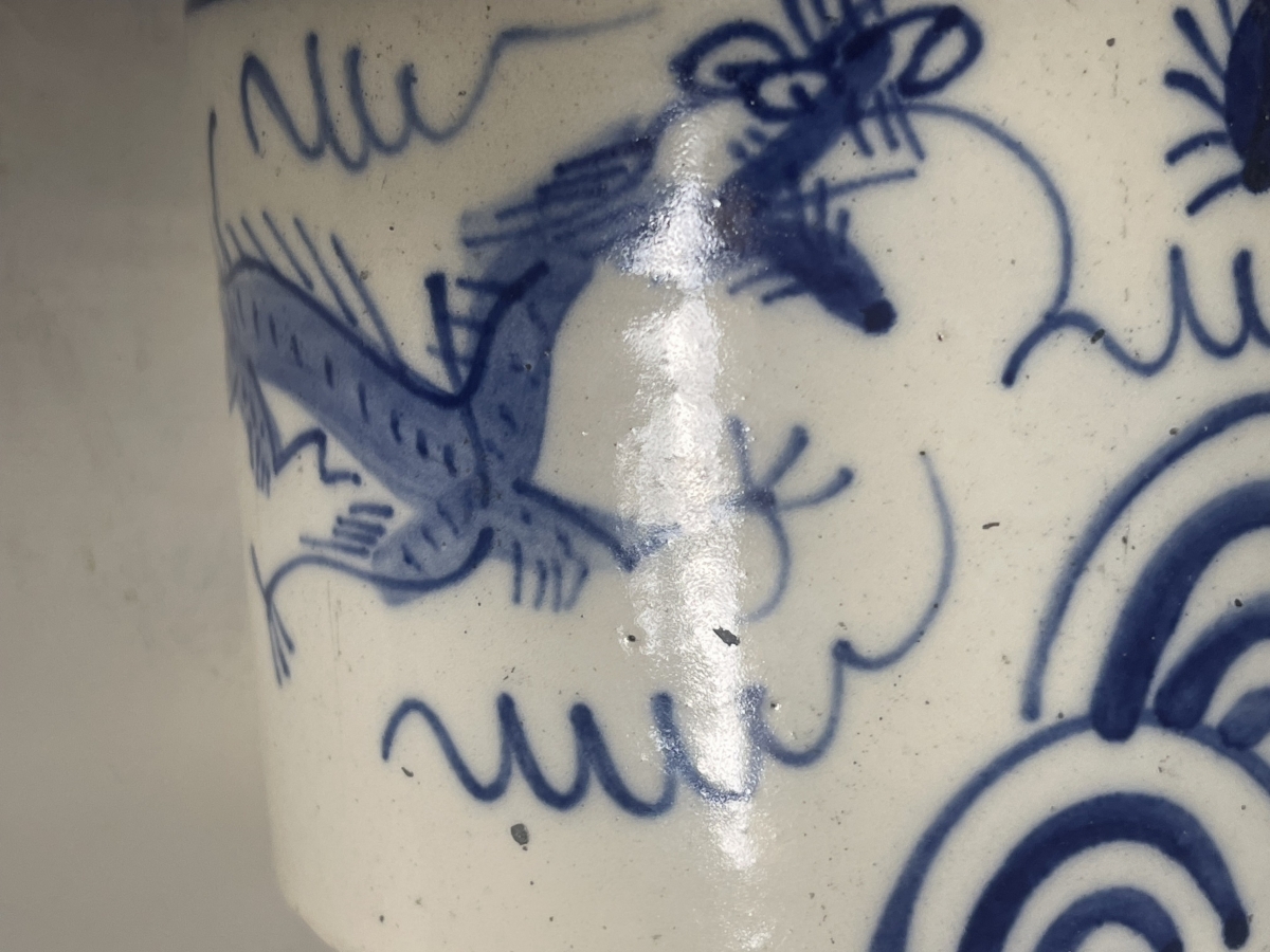 chine_pot_a_pinceaux_bitong_porcelaine_blanc_bleu_dragons_chine_xviii