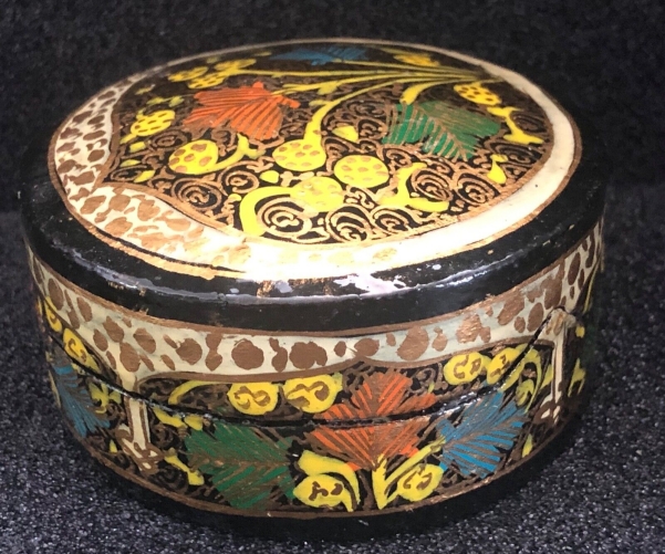 boite_en_papier_mache_et_laque_inde_xxe_peint_a_la_main_diametre_7,8_cm