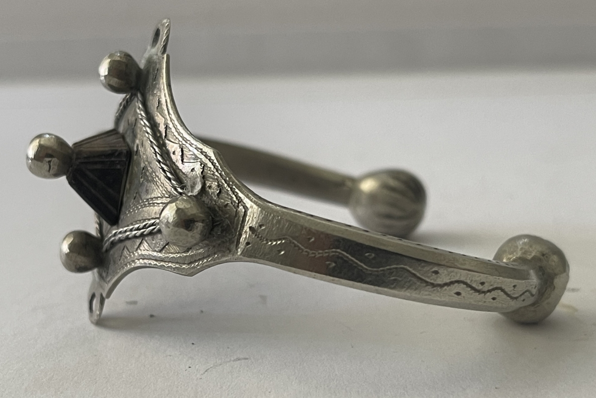 bracelet_berbere_amazigh_ancien_et_rare_technique_mixte_metal_et_bois