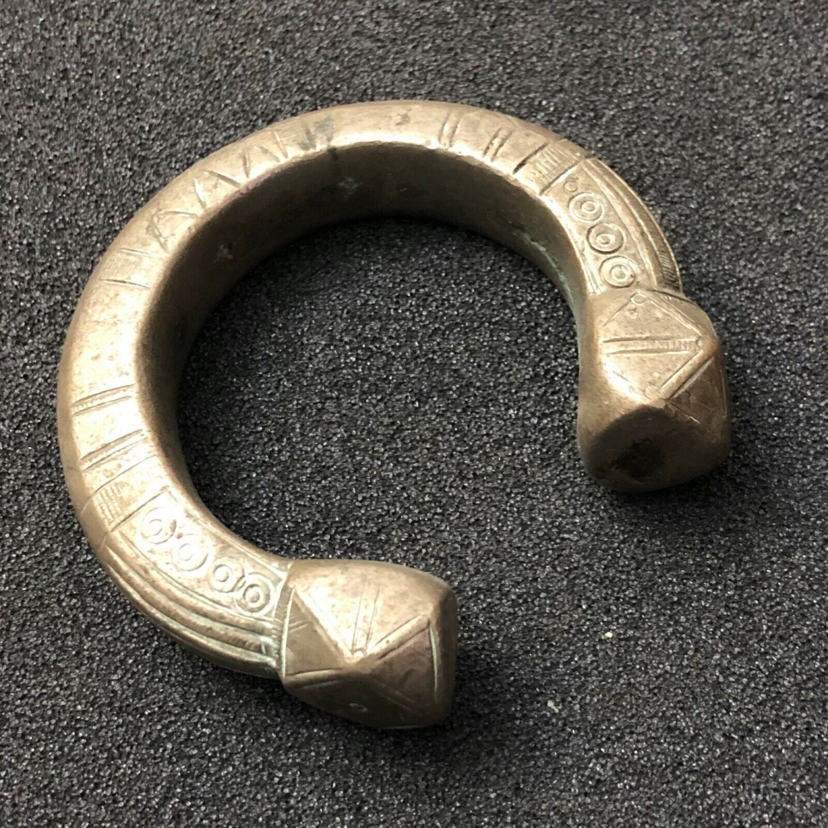 bracelet_ou_elkez_touareg_alliage_argent_et_bronze_niger_afrique_280_grammes