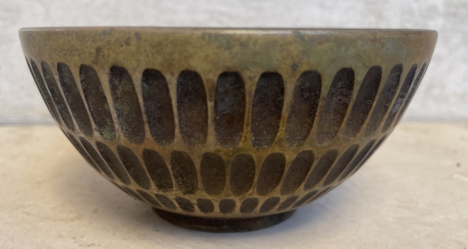bol_en_bronze_alveole_1kg335_anonyme?_sale_in_france_only