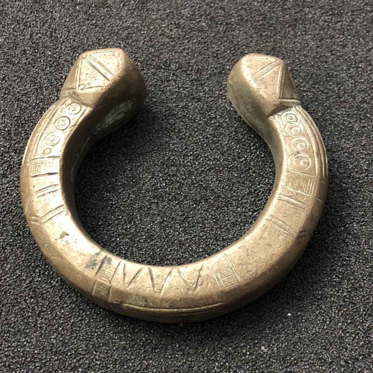 bracelet_ou_elkez_touareg_alliage_argent_et_bronze_niger_afrique_280_grammes
