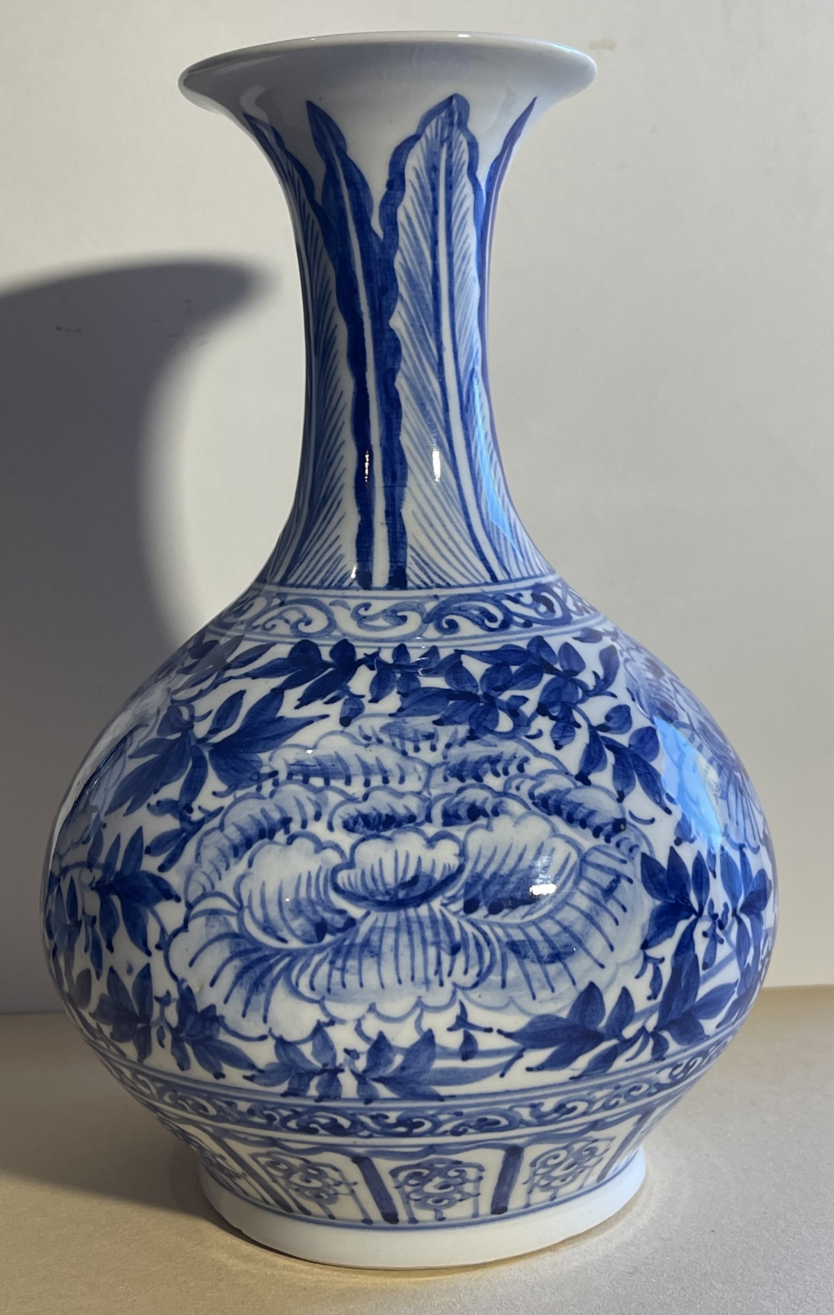 blue_and_white_porcelain_vase_chinese_19th_century_china_chine