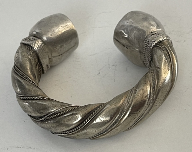 bracelet_torsade_ancien_arabie_saoudite_ou_yemen_196_grammes