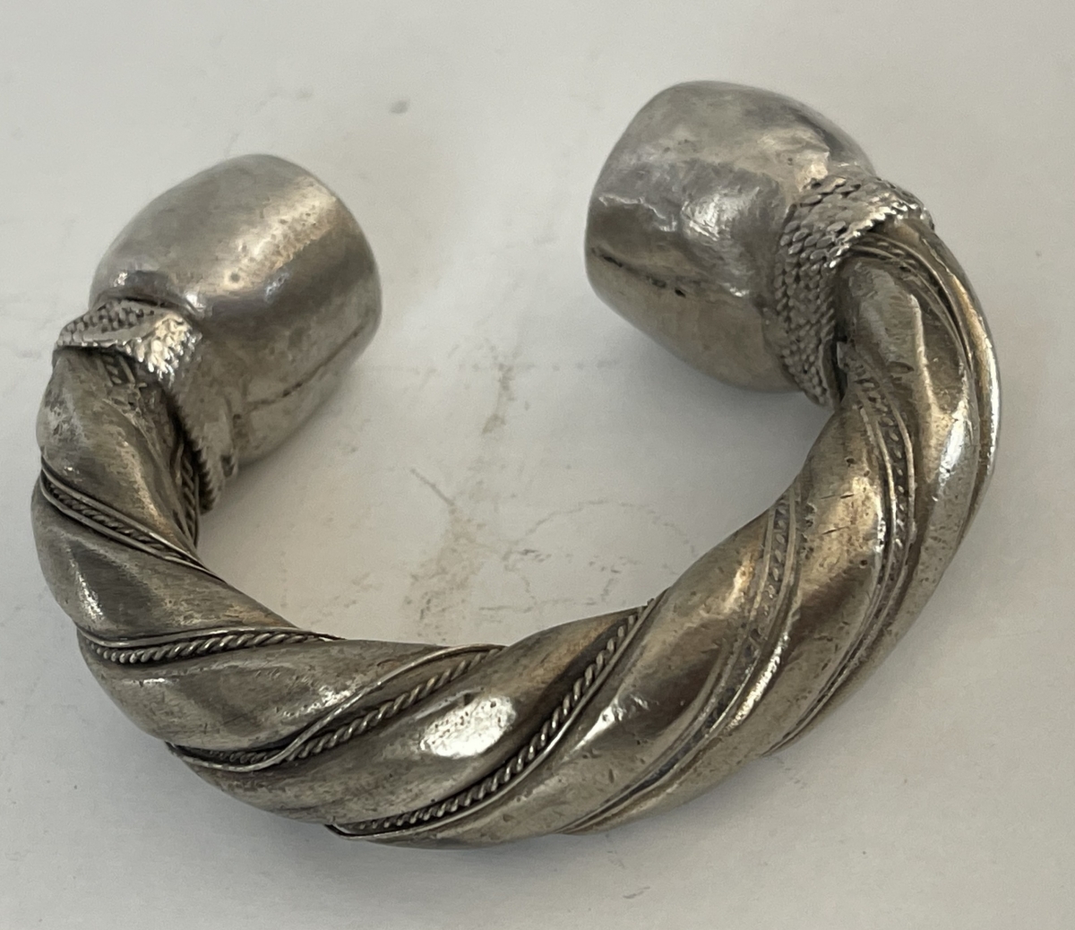 bracelet_torsade_ancien_arabie_saoudite_ou_yemen_196_grammes