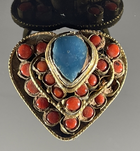 afghanistan_bague_coeur_vers_1960_bijoux_ethnique_afganistan_vert_et_rouge