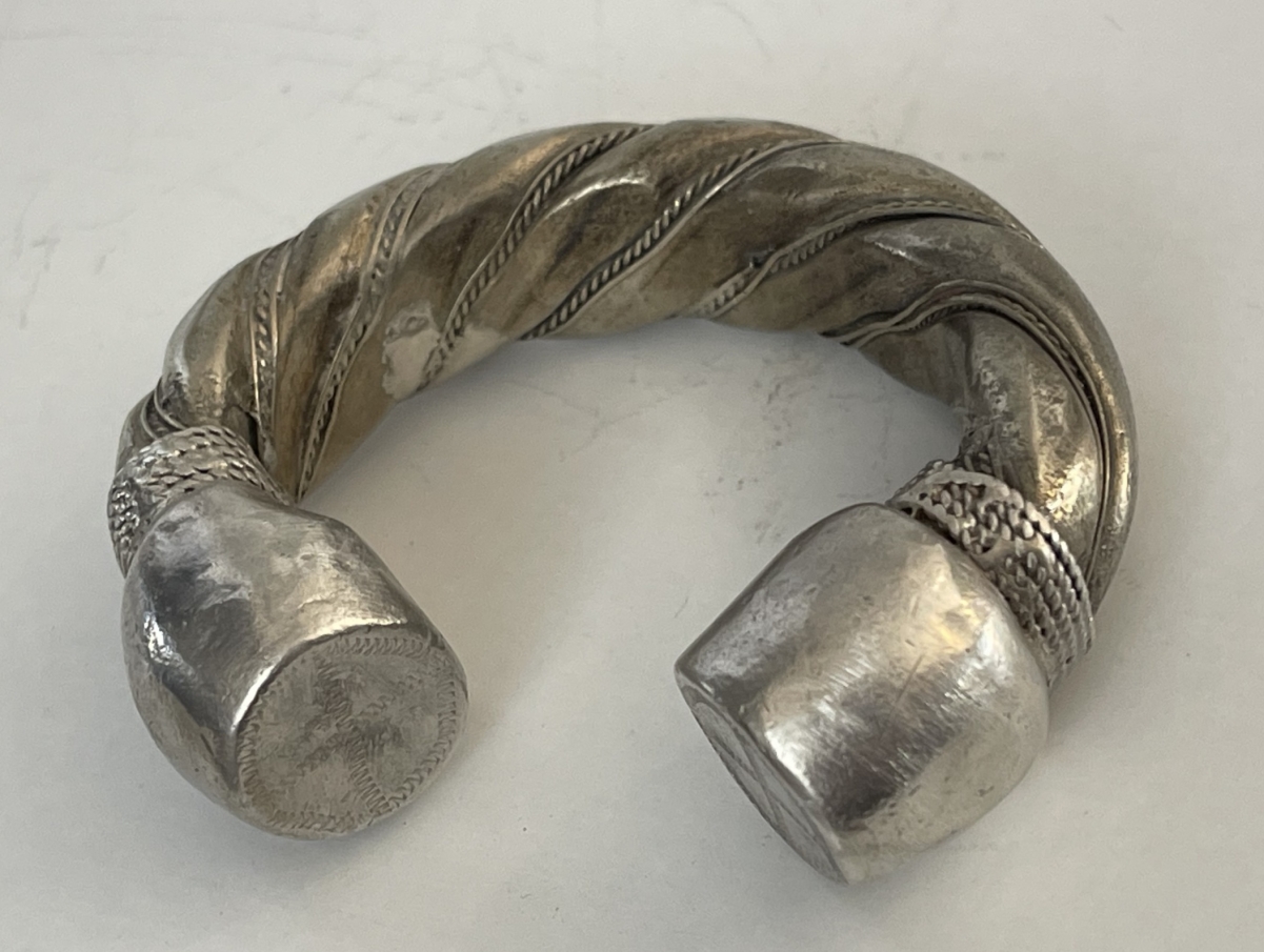 bracelet_torsade_ancien_arabie_saoudite_ou_yemen_196_grammes