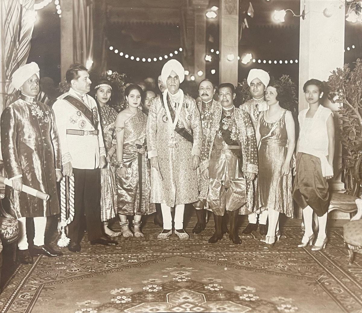 cambodge_roi_preah_bat_sisowath_monivong_1875_-_1941_photographie_vers_1925