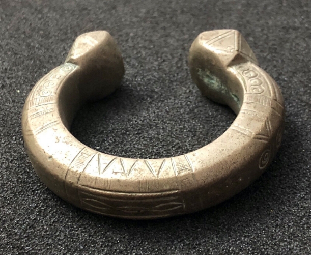 bracelet_ou_elkez_touareg_alliage_argent_et_bronze_niger_afrique_280_grammes