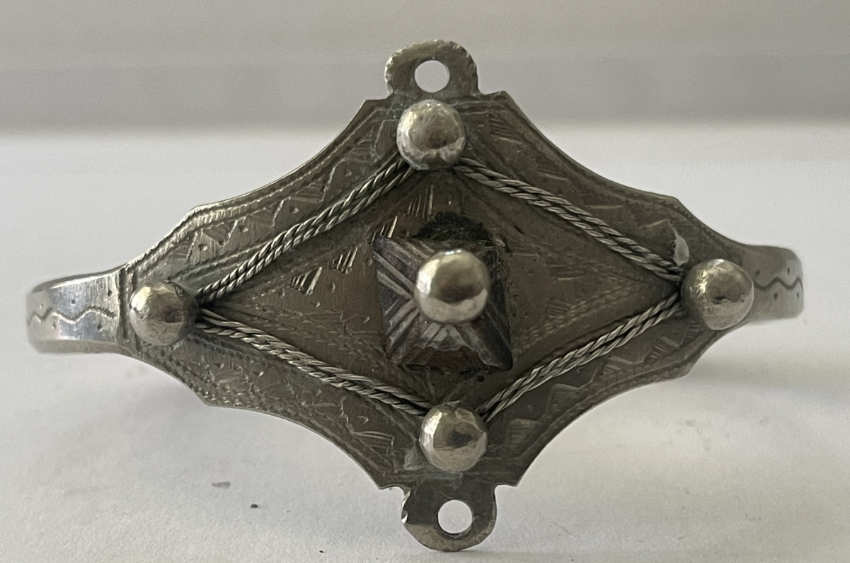 bracelet_berbere_amazigh_ancien_et_rare_technique_mixte_metal_et_bois