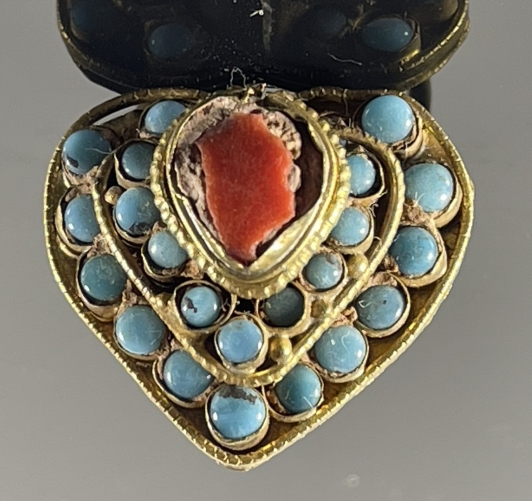 afghanistan_bague_coeur_vers_1960_bijoux_ethnique_afganistan_vert_and_rouge