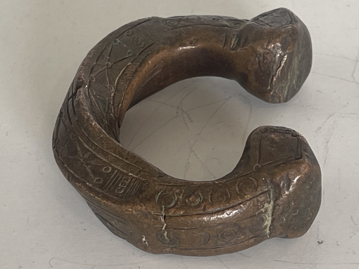 bracelet_monnaie_mondua_nigeria_bronze_corps_torsade_manille