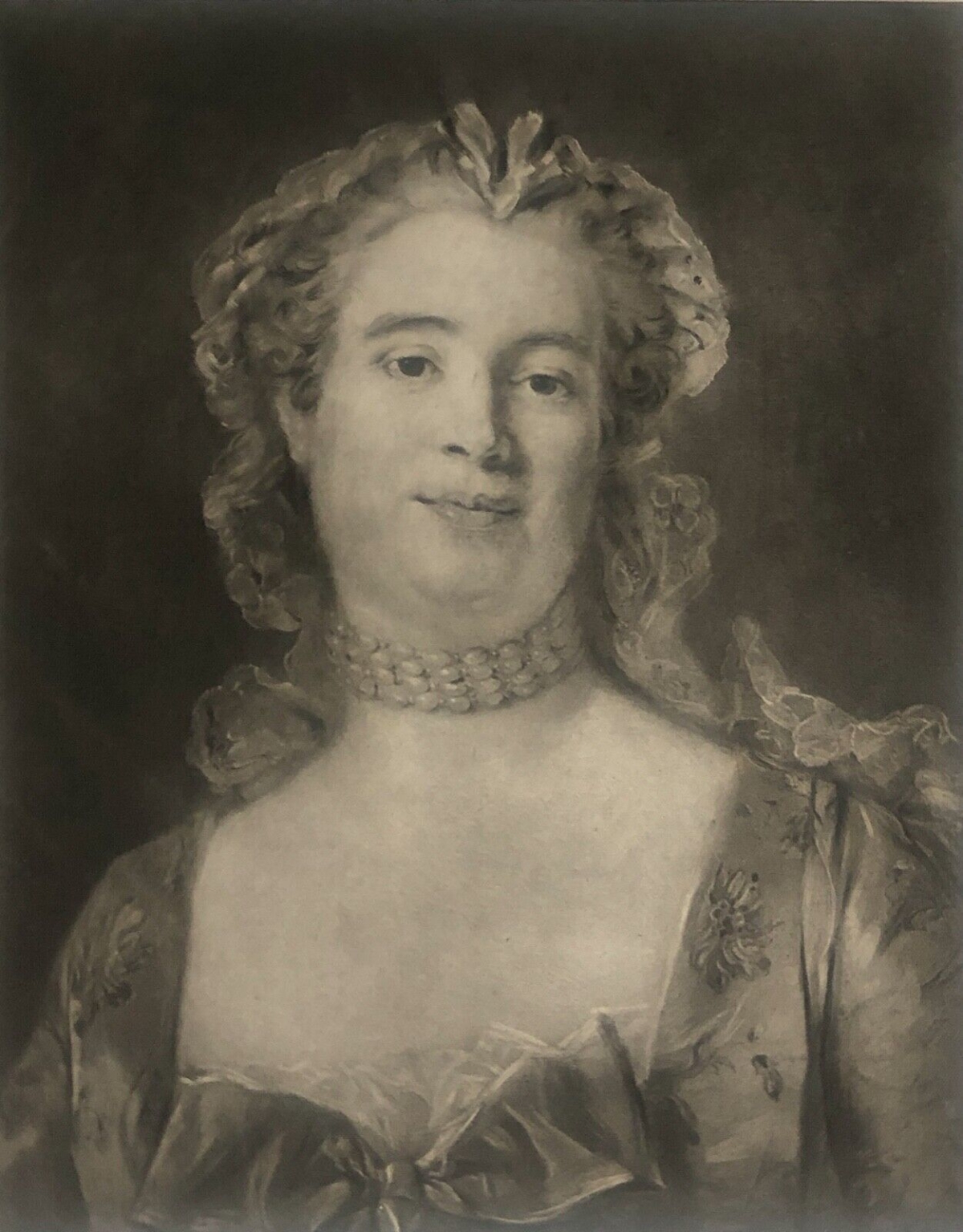 perronneau_1715_1783_portrait_dune_femme_au_collier_heliogravure_1910