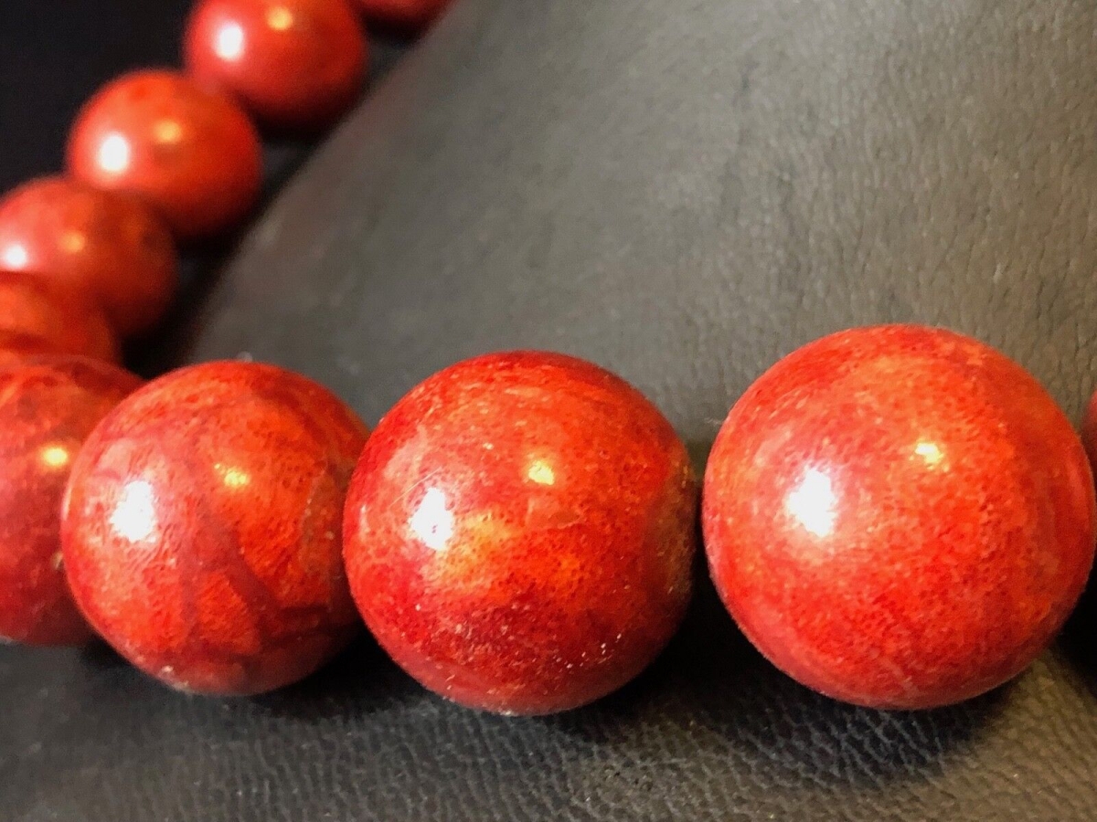bijoux_collier_en_grosse_perle_de_bambou_de_mer_teinte