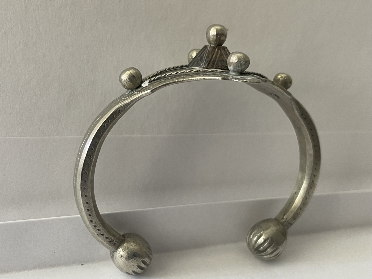 bracelet_berbere_amazigh_ancien_et_rare_technique_mixte_metal_et_bois