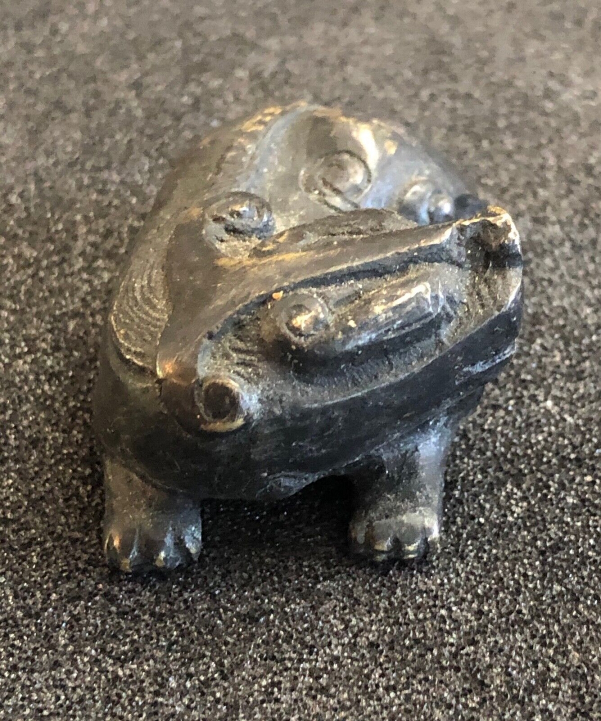 poids_a_rouleaux_zoomorphe_lionne_en_bronze_a_patine_brune_chine_china