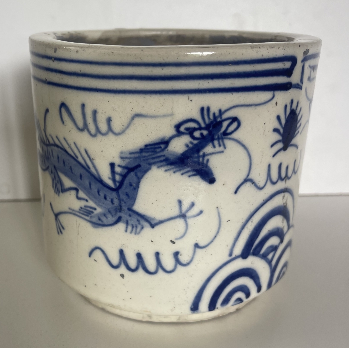 chine_pot_a_pinceaux_bitong_porcelaine_blanc_bleu_dragons_chine_xviii