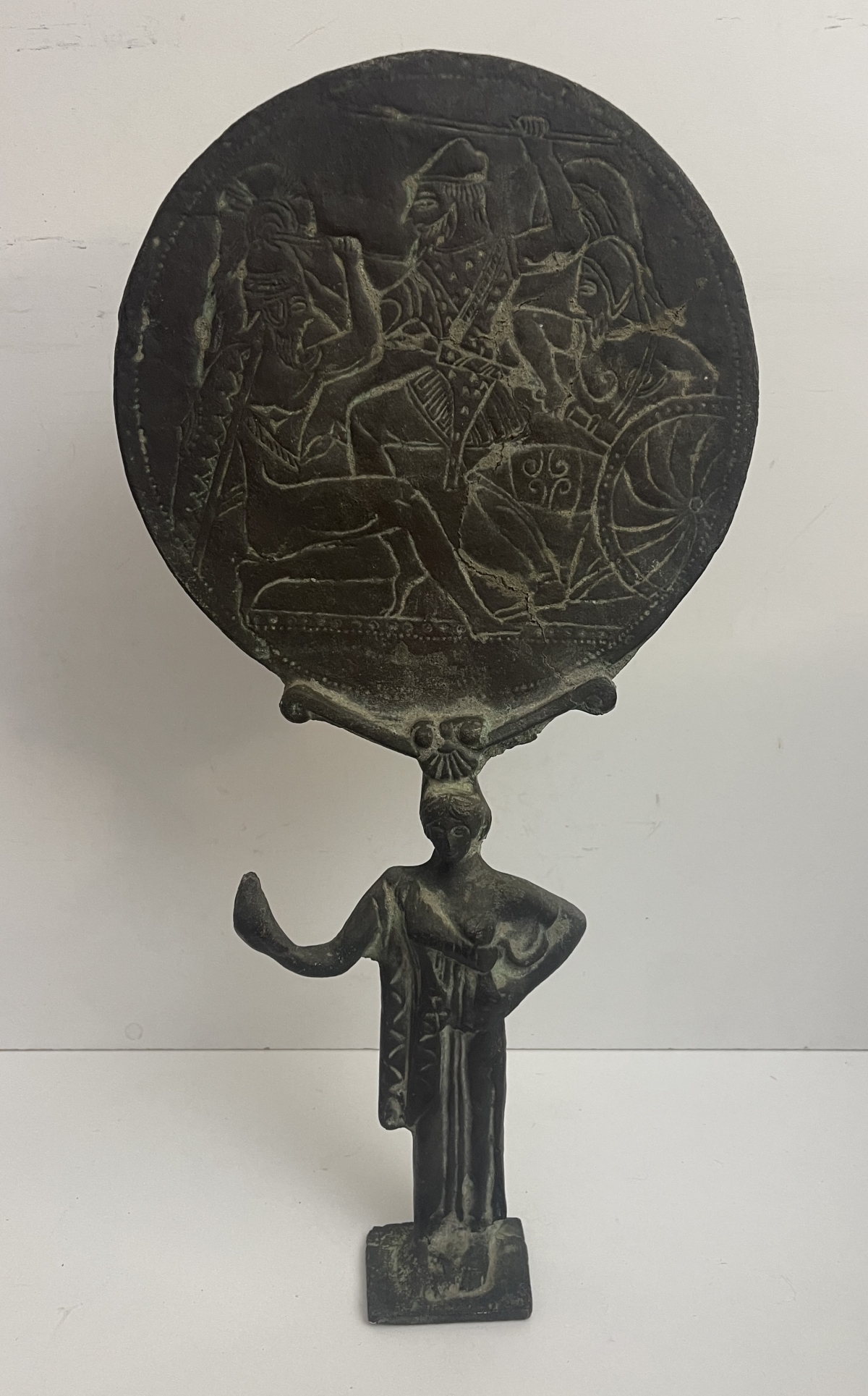 miroir_a_pied_etrusque_en_bronze_grave_italie_copie_xxe_hauteur_37,8_cm