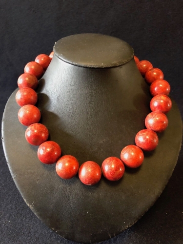 bijoux_collier_en_grosse_perle_de_bambou_de_mer_teinte