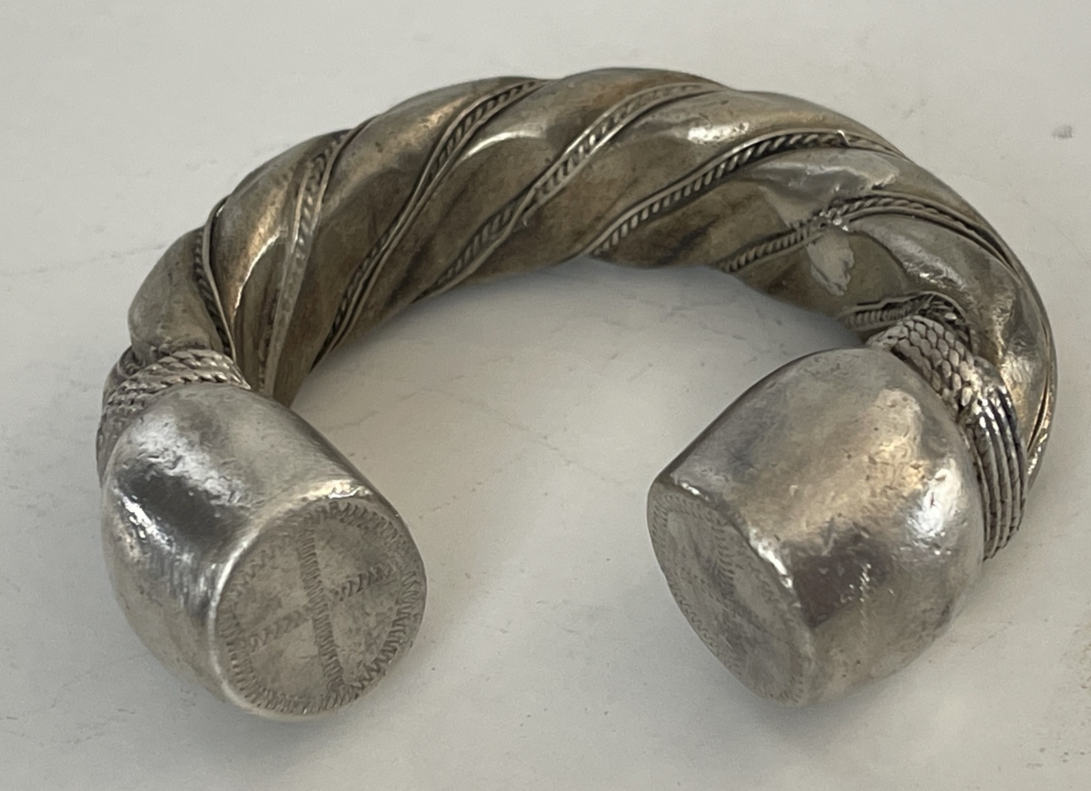 bracelet_torsade_ancien_arabie_saoudite_ou_yemen_196_grammes