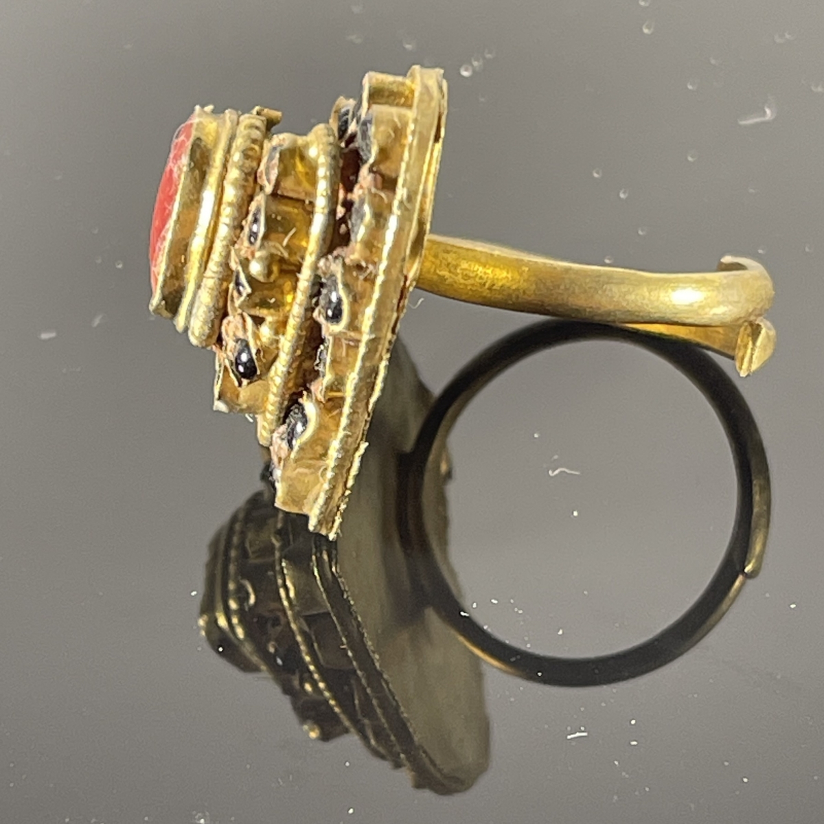 afghanistan_bague_coeur_vers_1960_bijoux_ethnique_afganistan_noir_et_rouge