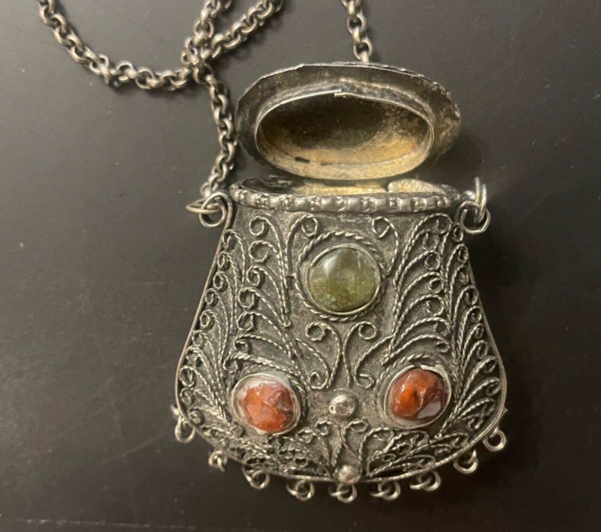 boite_a_amulette_ou_pilule_amazigh_fin_du_xxe_afrique_hauteur_7,5_cm