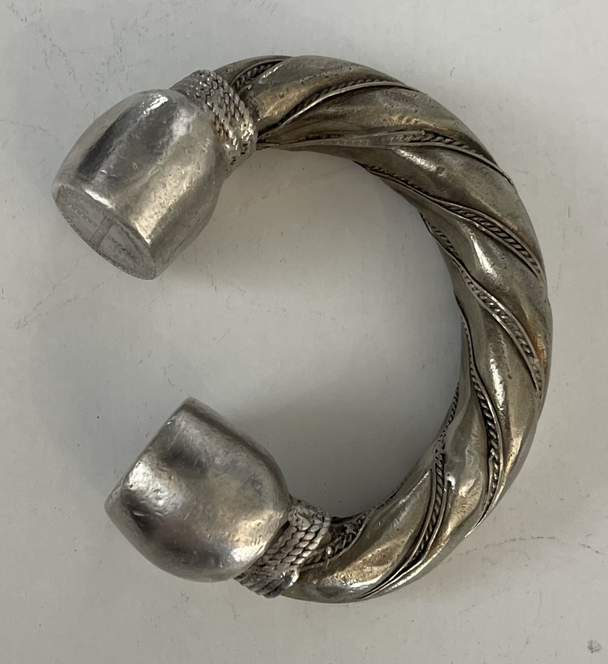 bracelet_torsade_ancien_arabie_saoudite_ou_yemen_196_grammes
