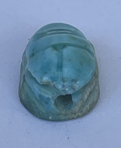 scarabee_perle_symbole_dans_legypte_antique_embleme_protecteur_pour_les_vivants