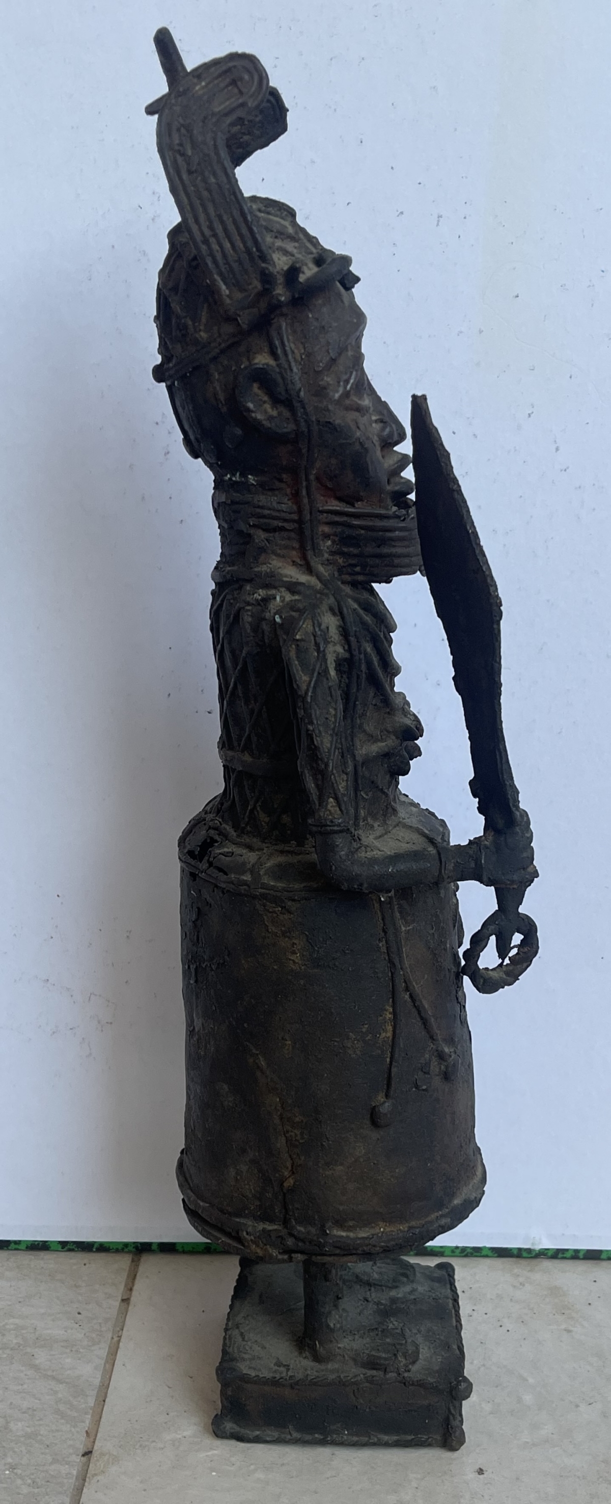 oba_en_tenue_de_guerre_benin_bronze_ife_49_cm