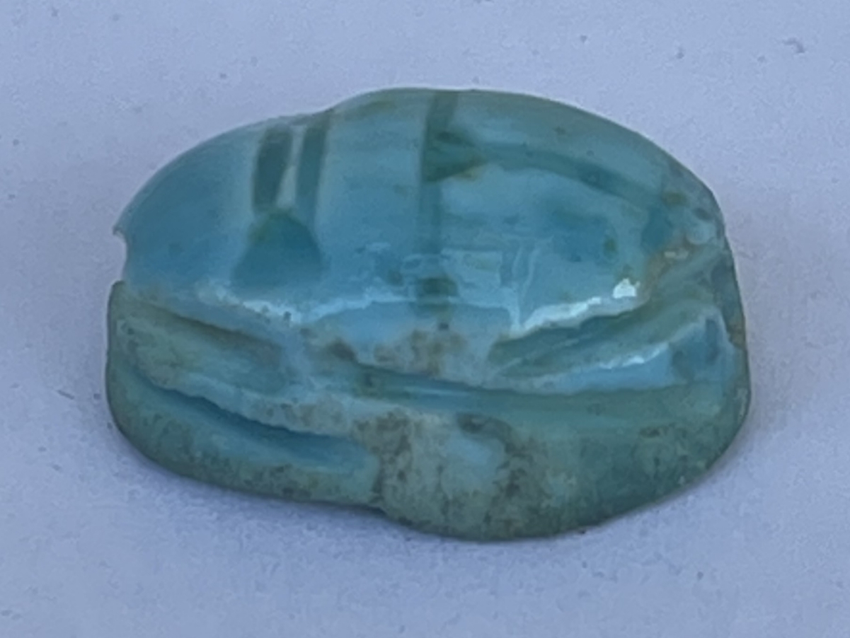 scarabee_perle_symbole_dans_legypte_antique_embleme_protecteur_pour_les_vivants