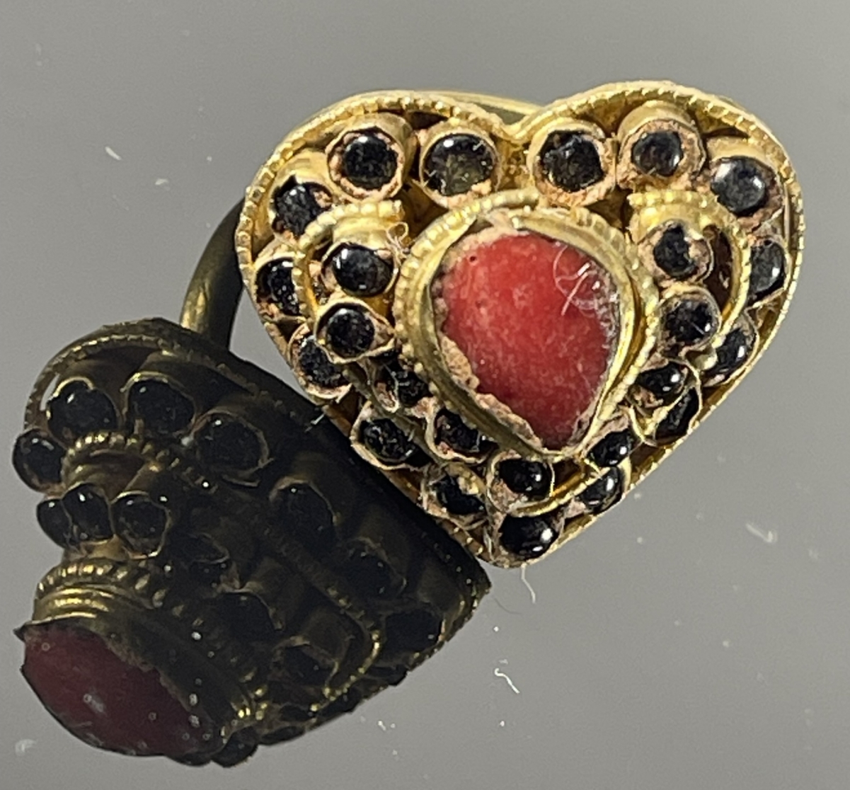 afghanistan_bague_coeur_vers_1960_bijoux_ethnique_afganistan_noir_et_rouge