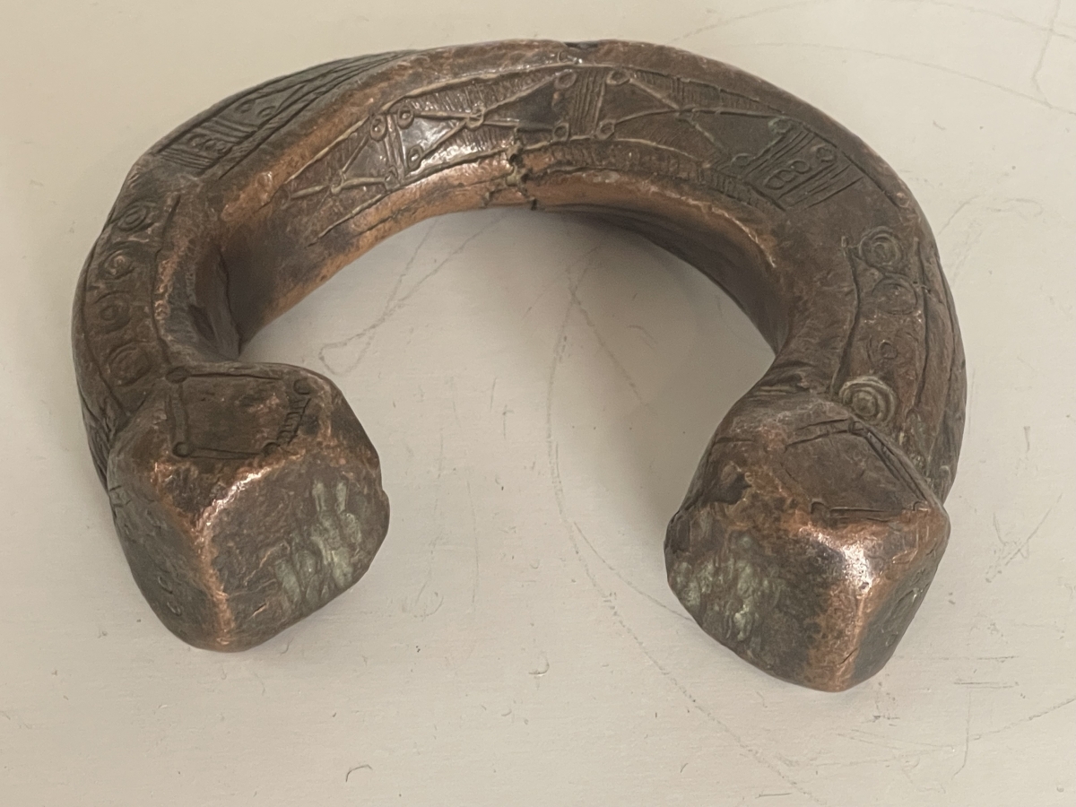 bracelet_monnaie_mondua_nigeria_bronze_corps_torsade_manille