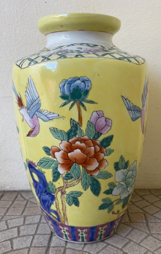 chine_vase_en_gres_celadon_xixe_decor_d???oiseaux_mythologique_qing_jaune
