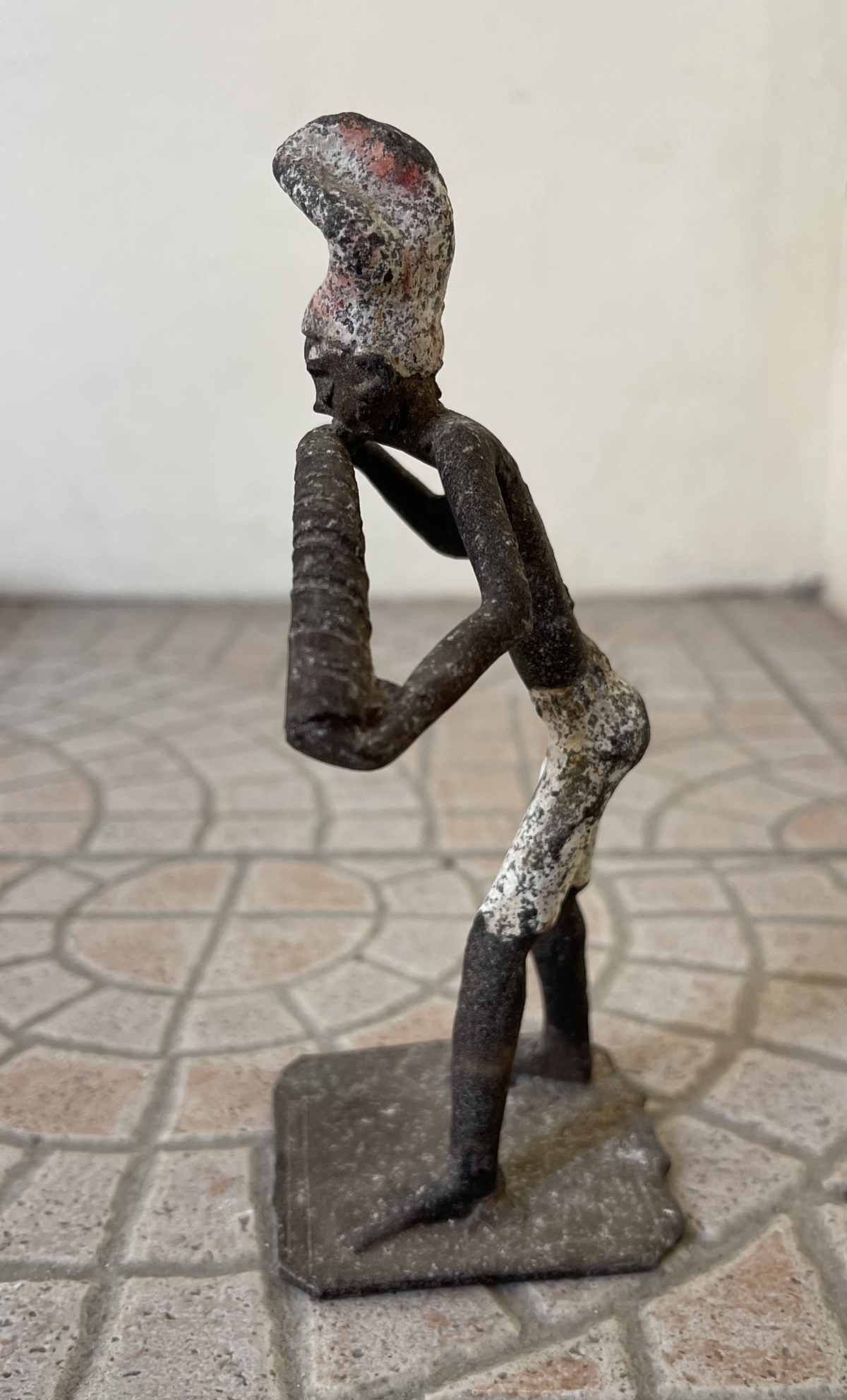 figurine_aluminium_milieu_xxe_h_14,9_cm_musicien_afrique_olifant