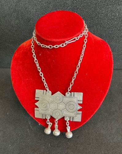 afrique_collier_et_pendentif_argent_ethnique_bas_titre_grave_touareg_bijoux_xxe