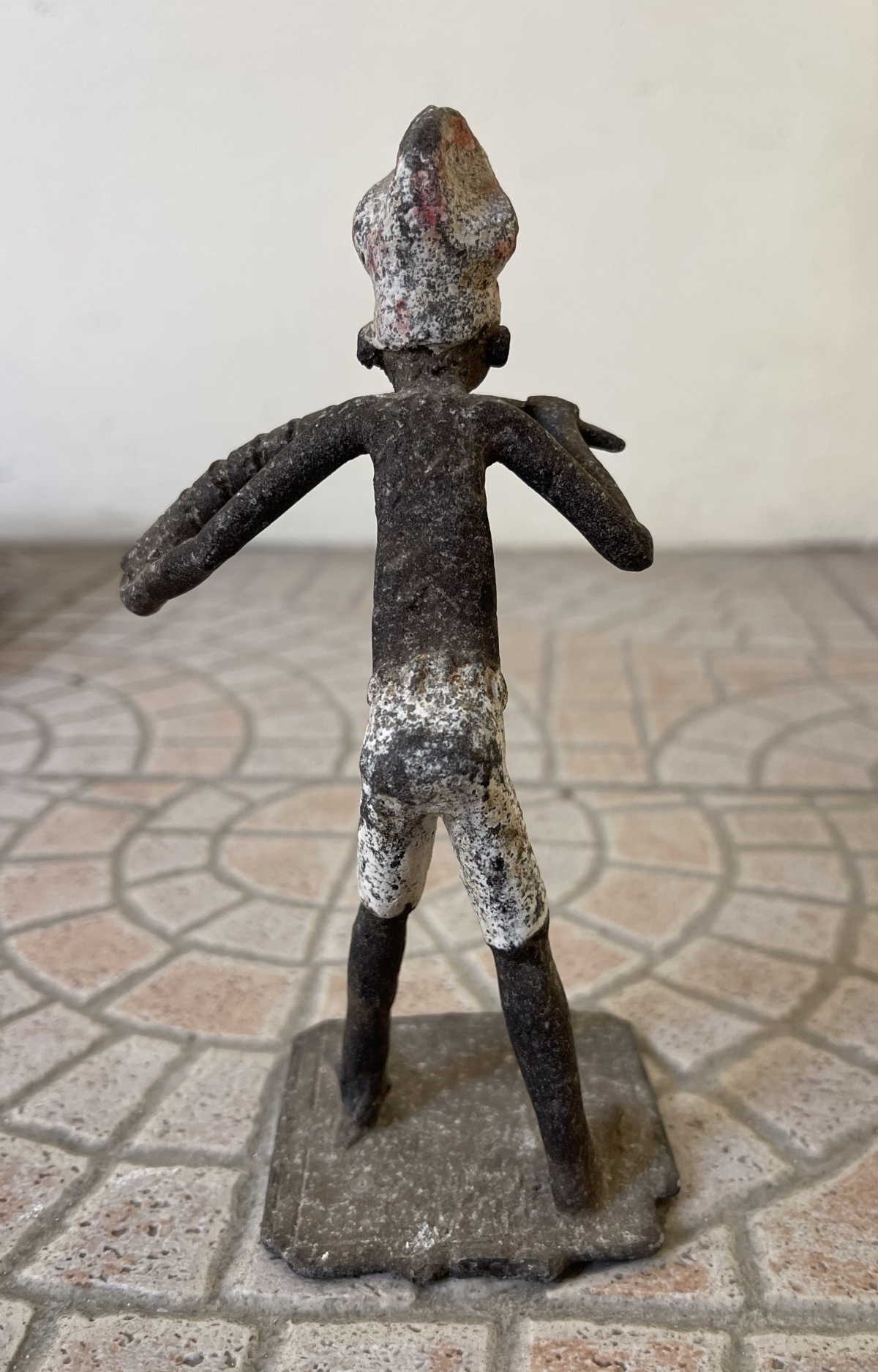 figurine_aluminium_milieu_xxe_h_14,9_cm_musicien_afrique_olifant