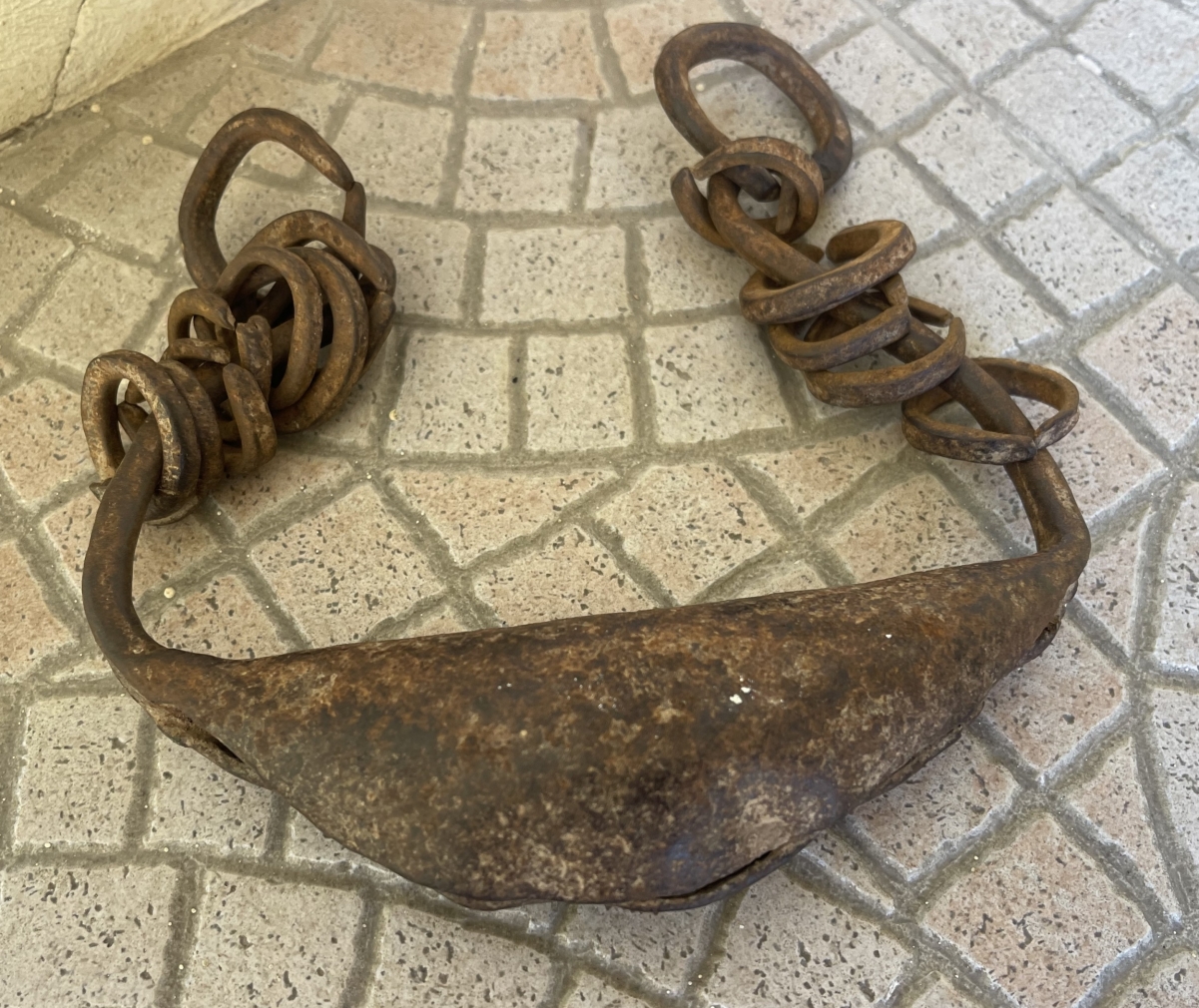 dogon_collier_sacre_de_fer_de_pretre_benekesena_pendentif_afrique