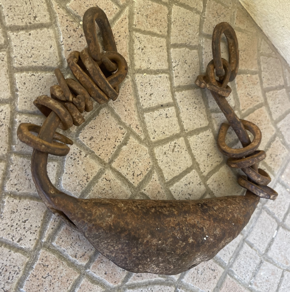 dogon_collier_sacre_de_fer_de_pretre_benekesena_pendentif_afrique