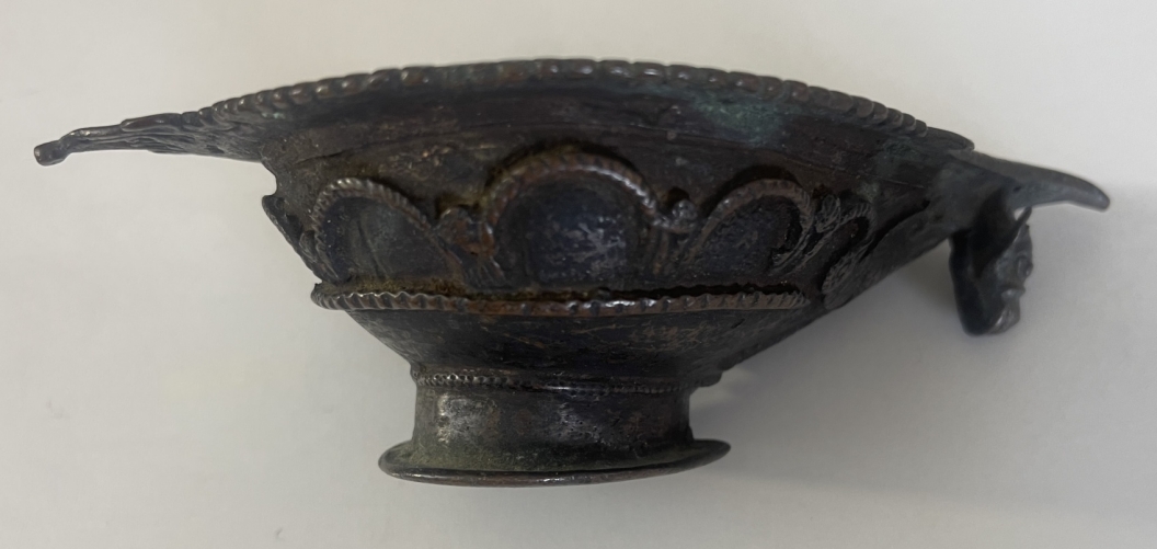 lampe_a_huile_en_bronze_a_patine_inde_ancienne_hindouisme_ou_bouddhisme