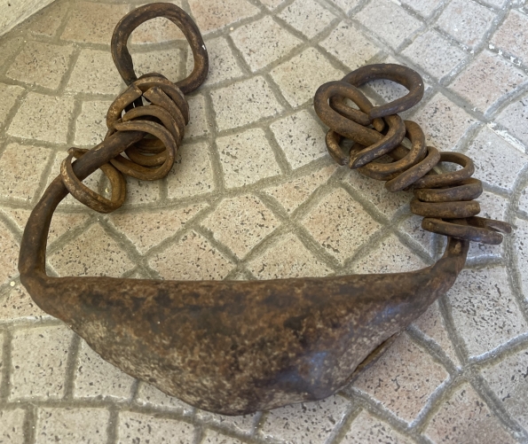 dogon_collier_sacre_de_fer_de_pretre_benekesena_pendentif_afrique