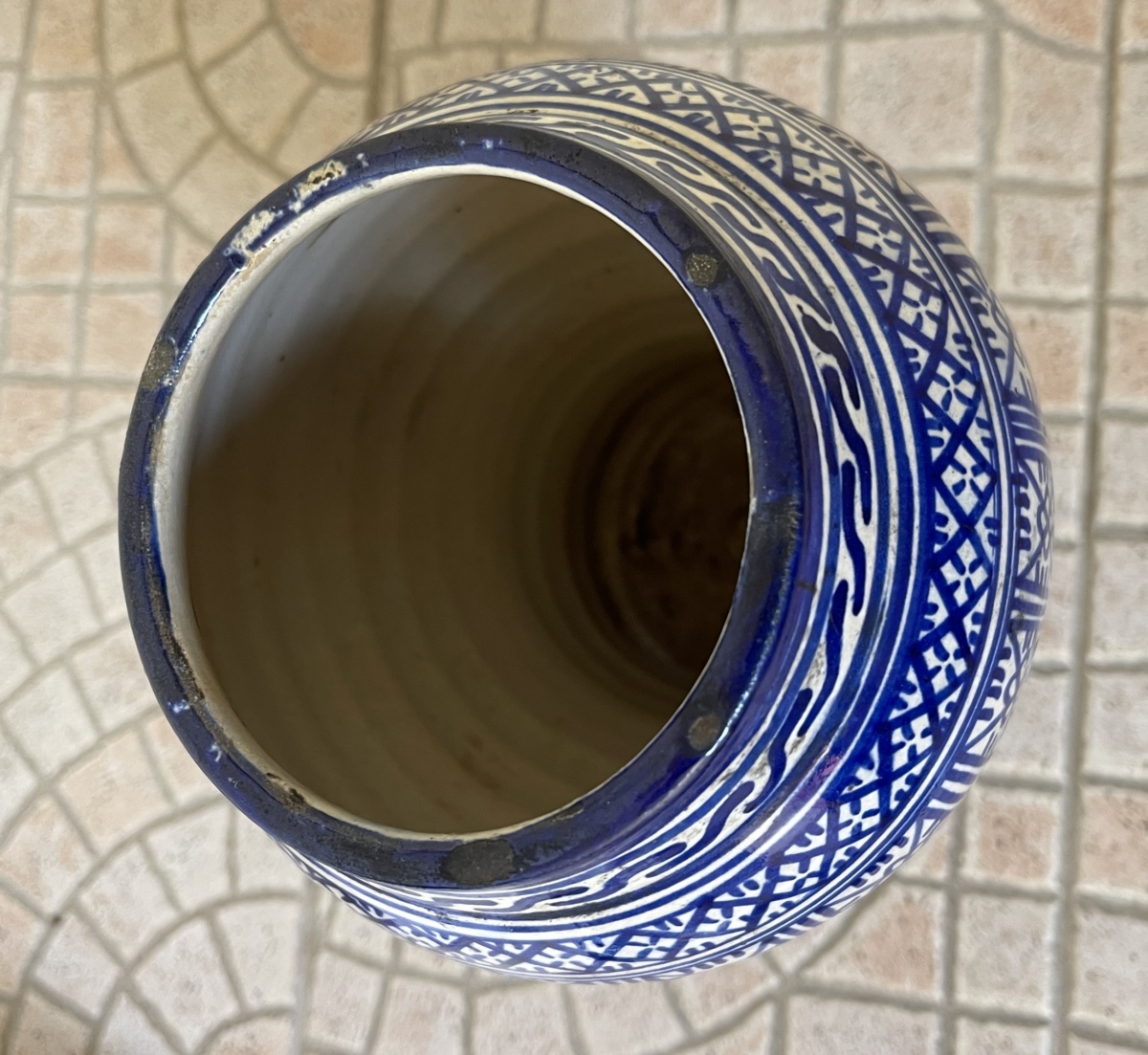 maroc_fes_xxe_vase_balustre_signe_du_maitre_serghini_hauteur_21_cm_776_grammes