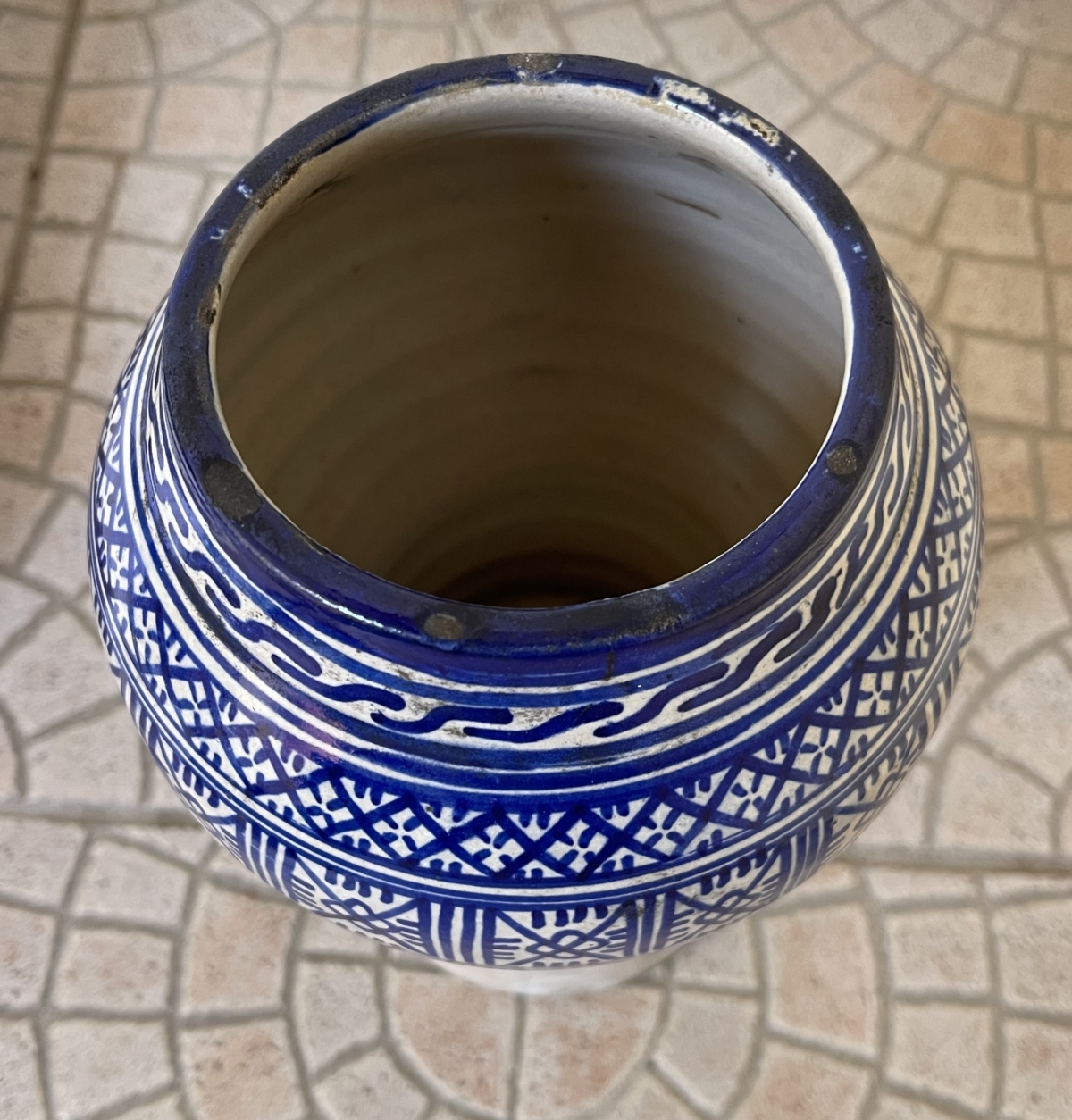 maroc_fes_xxe_vase_balustre_signe_du_maitre_serghini_hauteur_21_cm_776_grammes