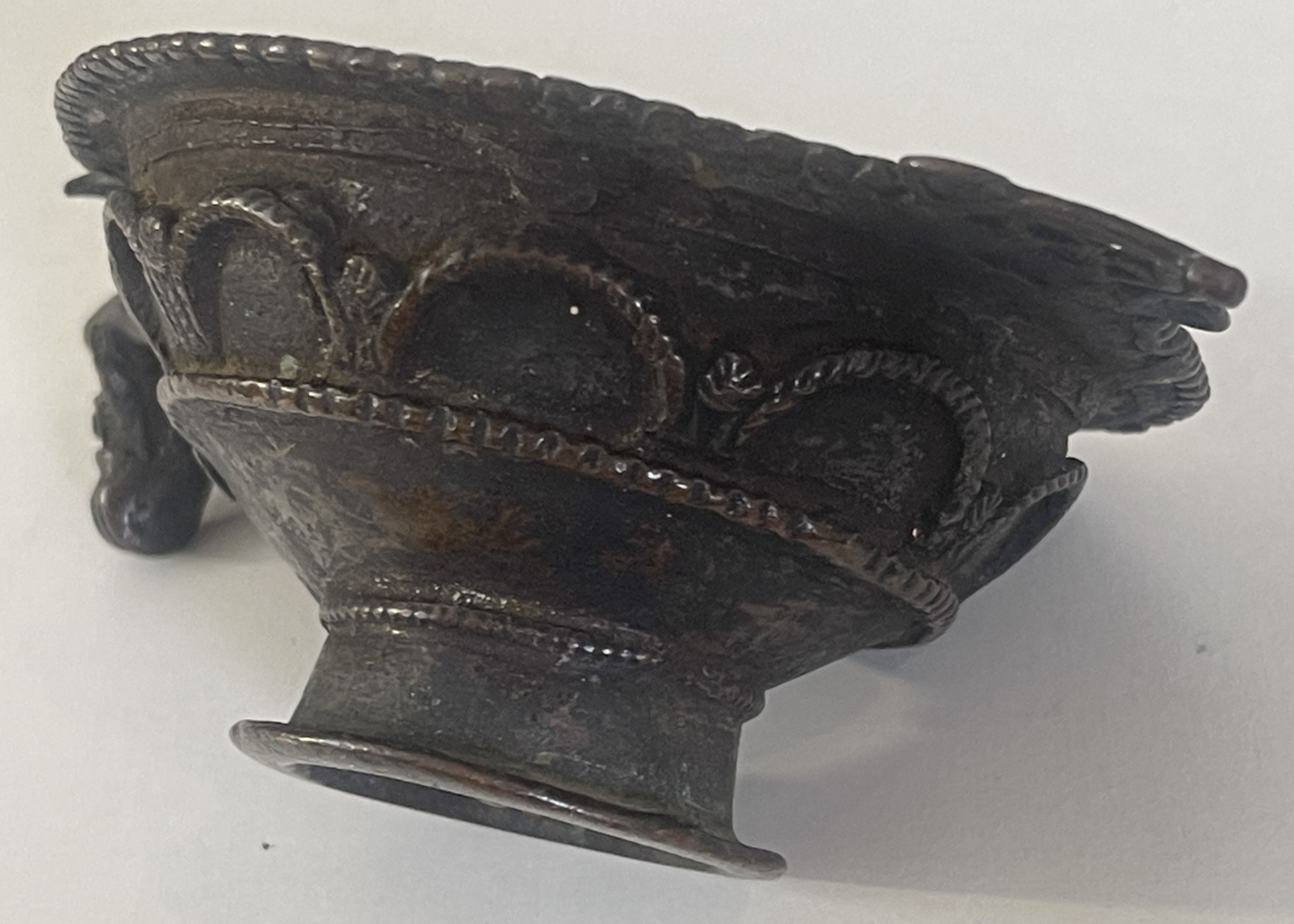 lampe_a_huile_en_bronze_a_patine_inde_ancienne_hindouisme_ou_bouddhisme